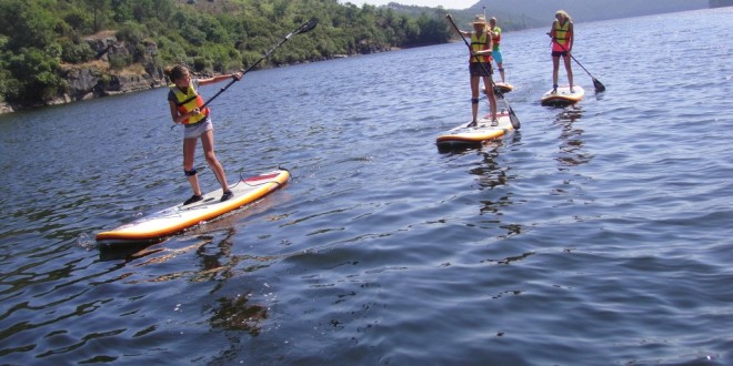 Empresa de Oliveira do Hospital oferece possibilidade de conhecer beleza de rios e albufeiras em cima de uma prancha